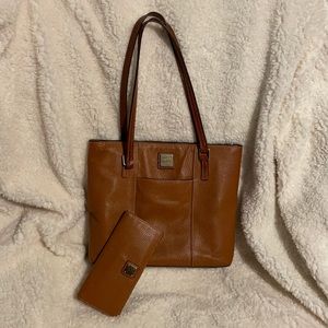 Authentic✨Dooney&Bourke Tote w/Matching Wallet